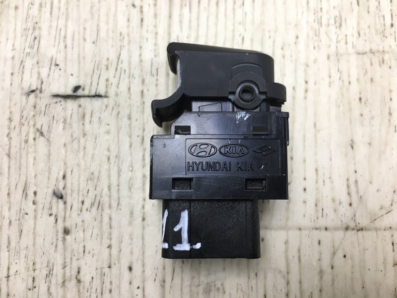 Кнопка стеклоподъемника задняя TUCSON LM 09-15 2014 LM 2.0 G4KD