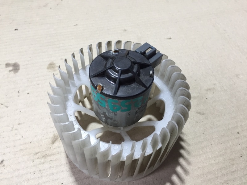 Моторчик печки задний LEXUS LX470 98-07 87104-60261 Б/У