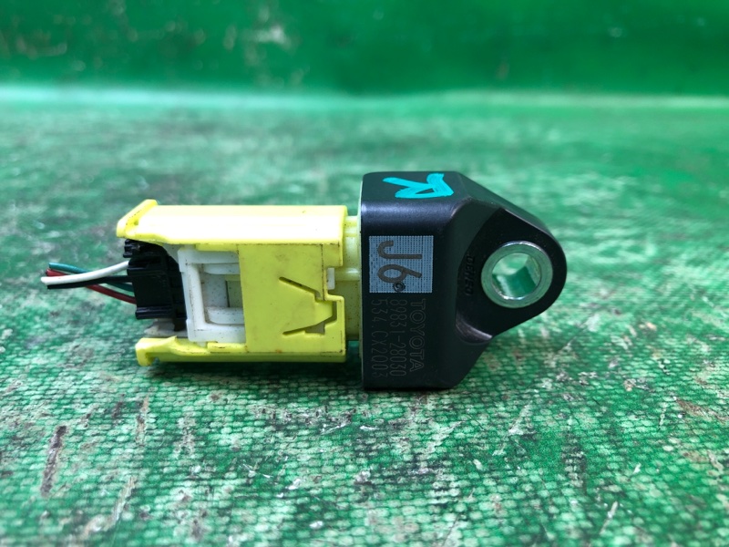 Запчасть датчик удара правый TOYOTA PRIUS - 30 09-17 8983128030 Б/У Датчик удара правый TOYOTA PRIUS - 30 09-17 8983128030 Б/У