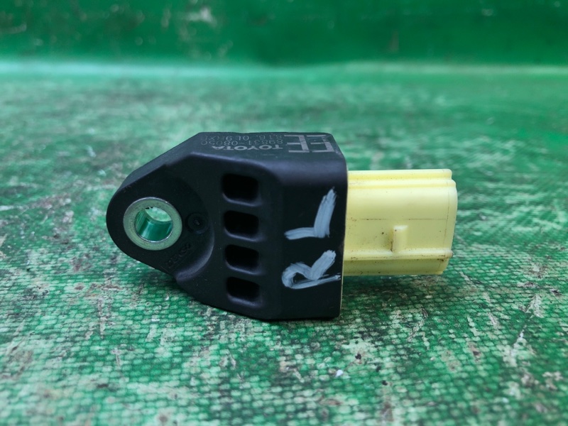 Запчасть датчик удара задний левый TOYOTA SIENNA 11-16 2015 Минивэн 3.5L 6 8983108050 Б/У Датчик удара задний левый TOYOTA SIENNA 11-16 2015 Минивэн 3.5L 6 8983108050 Б/У