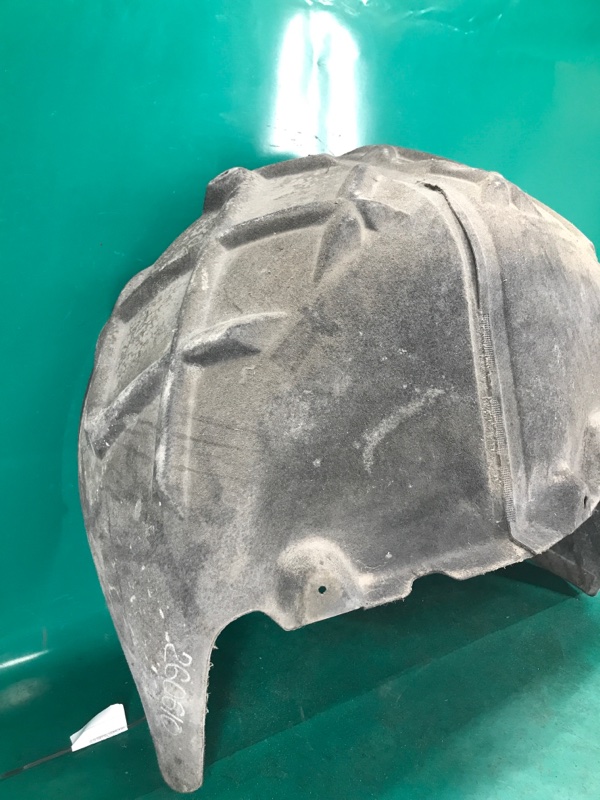 Подкрылок задний левый TOUAREG 10-17