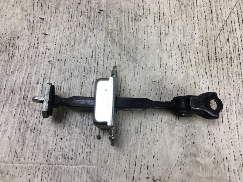 Ограничитель двери SENTRA (B16) 06–12 2012 2.0 MR20DE