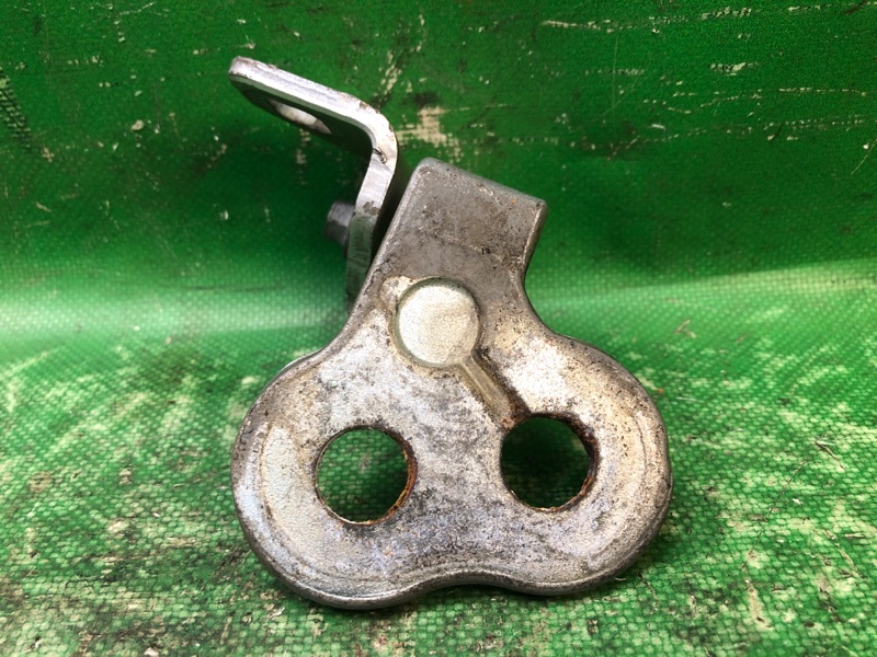 Петля двери нижняя передняя правая FORD FOCUS 10-18 Седан 2.0 XQDA