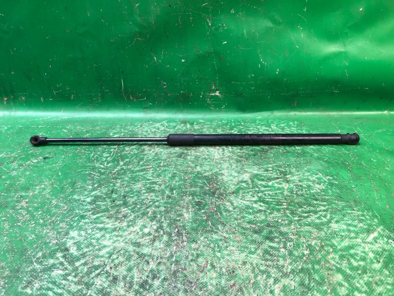 Амортизатор крышки багажника задний правый INFINITI QX30 16-20 904505DA0A Б/У