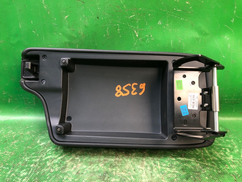 Подлокотник INFINITI QX30 16-20 Подлокотник INFINITI QX30 16-20