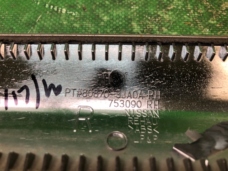 Молдинг двери передний правый QX60/JX35 12-20 Молдинг двери передний правый QX60/JX35 12-20