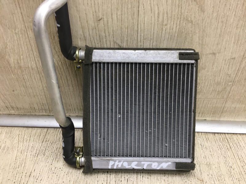 Радиатор печки PHAETON 02-10