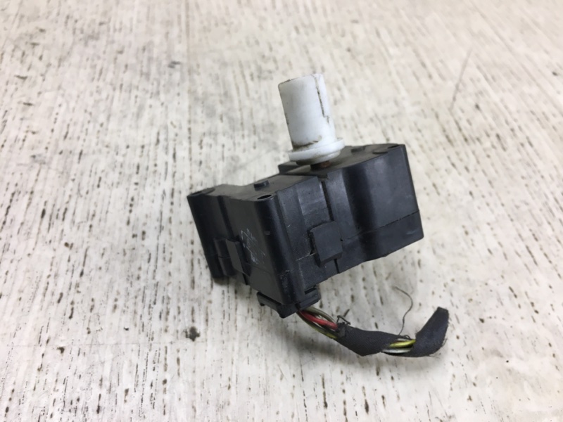 Моторчик заслонки печки PHAETON 02-10