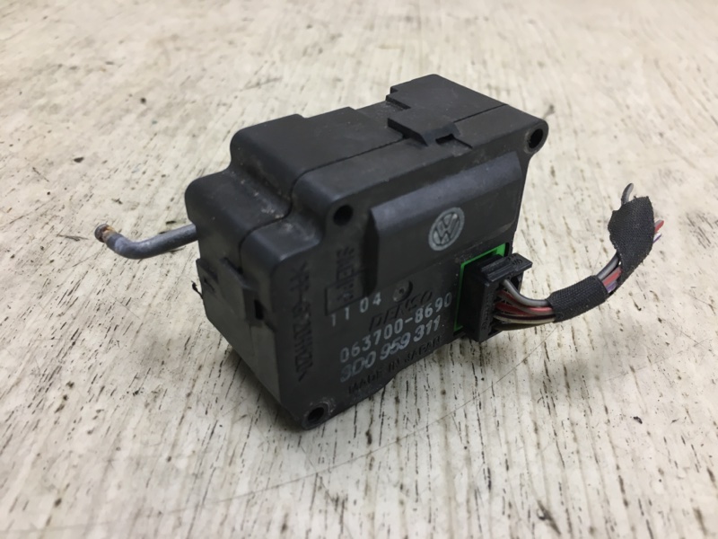 Моторчик заслонки печки VOLKSWAGEN PHAETON 02-10