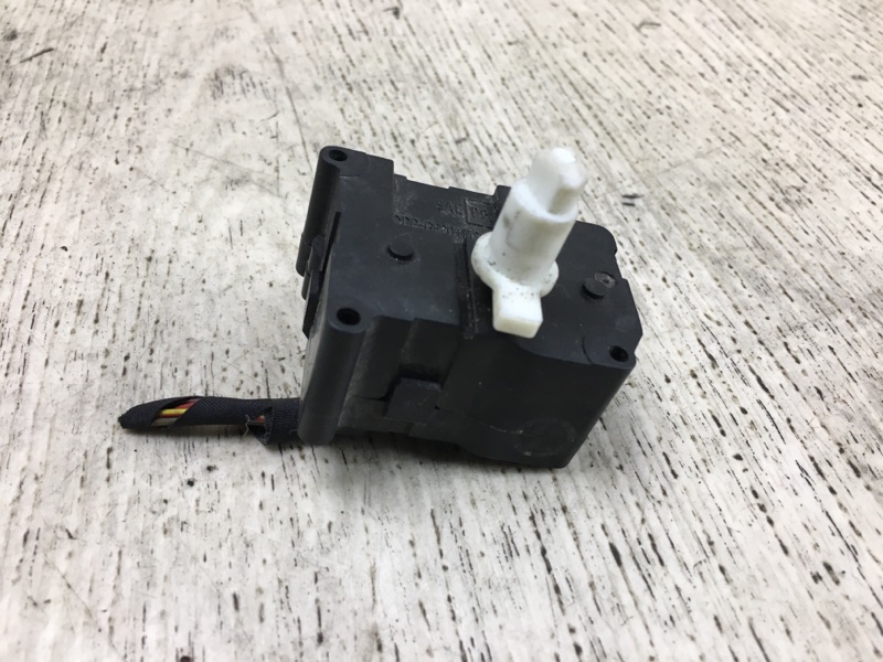 Моторчик заслонки печки VOLKSWAGEN PHAETON 02-10