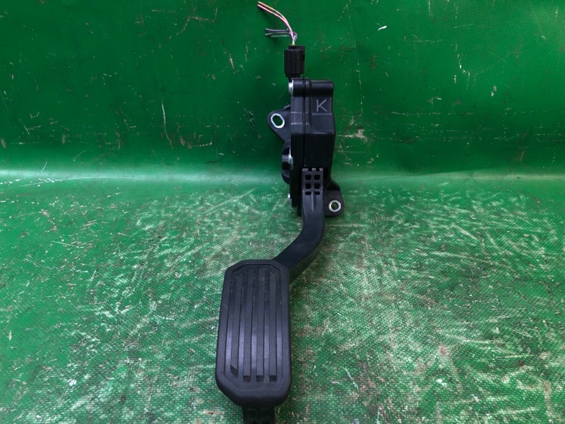 Педаль газа TOYOTA VENZA 09-16 7811033110 Б/У