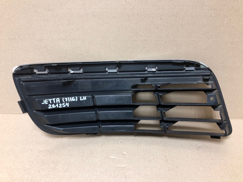 Решетка переднего бампера левая JETTA 05-10 2007 Седан 2.5