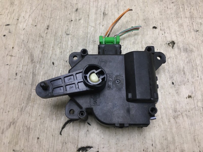 Моторчик заслонки печки MAZDA CX-9 06-16 2012 3.7 CA L207-61-A60 Б/У