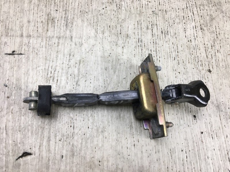 Запчасть ограничитель двери передний правый TOYOTA CAMRY 30 02-06 2002 ACV30L 2.4 2AZFE 68610AA030 Б/У Ограничитель двери передний правый TOYOTA CAMRY 30 02-06 2002 ACV30L 2.4 2AZFE 68610AA030 Б/У