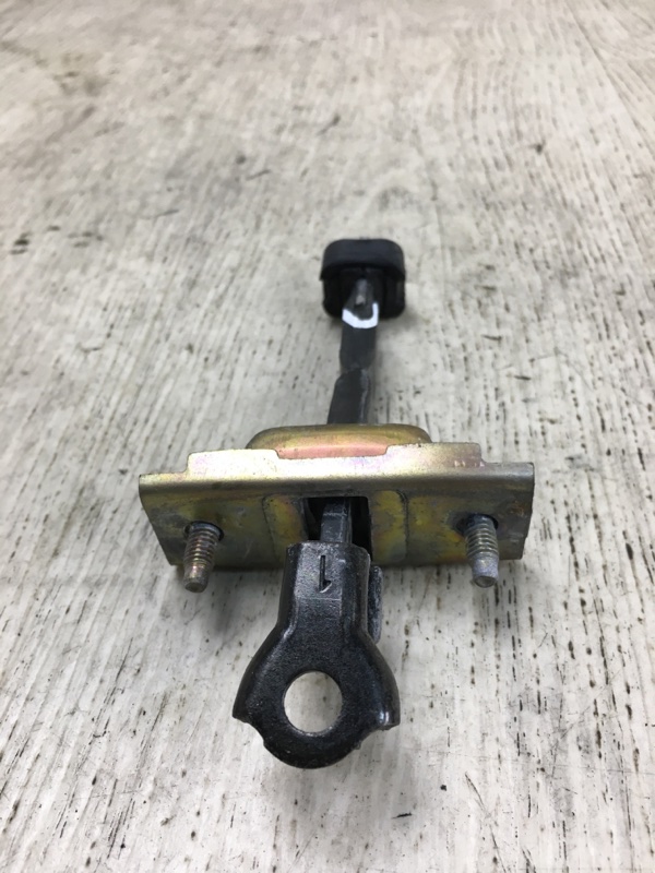 Ограничитель двери передний правый CAMRY 30 02-06 2002 ACV30L 2.4 2AZFE Ограничитель двери передний правый CAMRY 30 02-06 2002 ACV30L 2.4 2AZFE