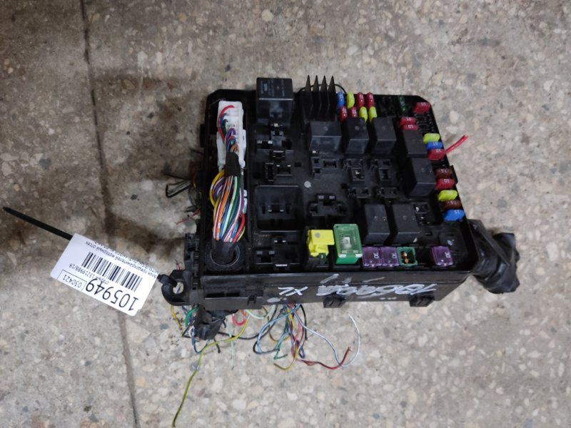 Блок предохранителей моторный отсек MITSUBISHI OUTLANDER XL 05-13 2006 Внедорожник 3.0 8565A111 Б/У