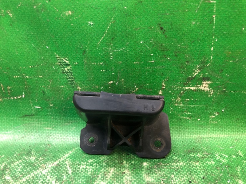 Кронштейн противотуманной фары передний правый SOLARA 03-09