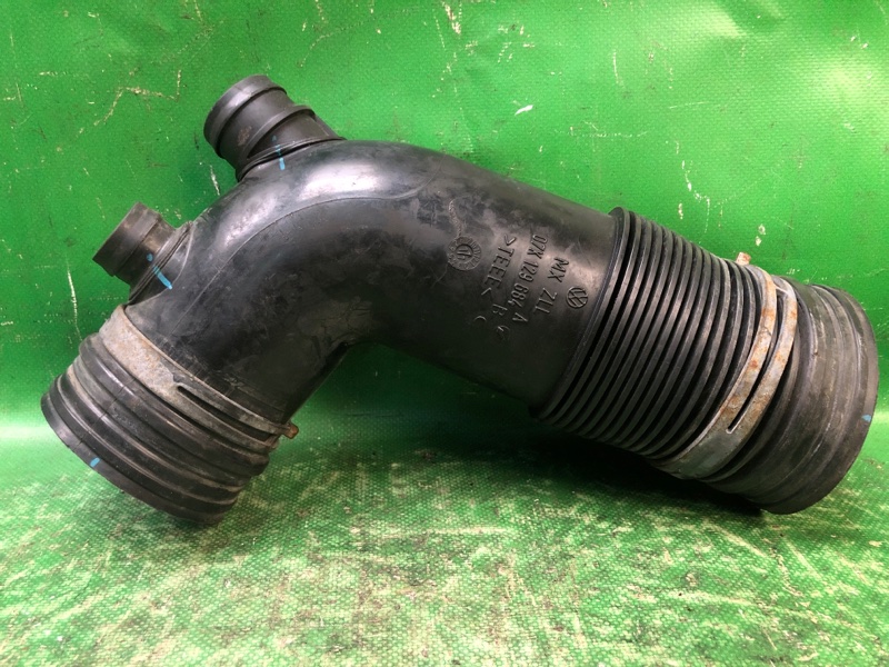 Запчасть патрубок воздушного фильтра VOLKSWAGEN PASSAT B7 11-15 07K129684 Б/У Патрубок воздушного фильтра VOLKSWAGEN PASSAT B7 11-15 07K129684 Б/У