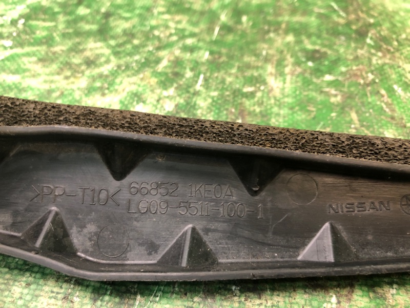 Пластик под лобовое стекло / Жабо JUKE 10-19