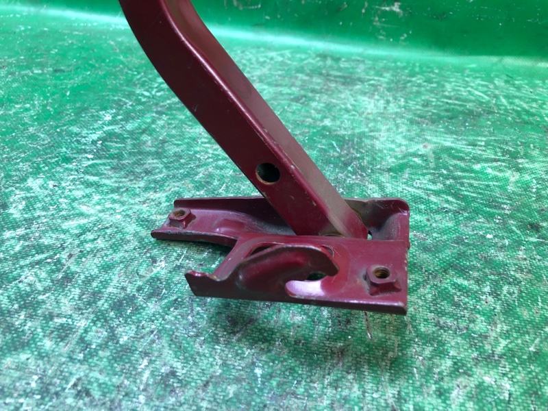 Петля крышки багажника задняя левая IS300 99-05 2000 JCE10L 3.0 2JZGE