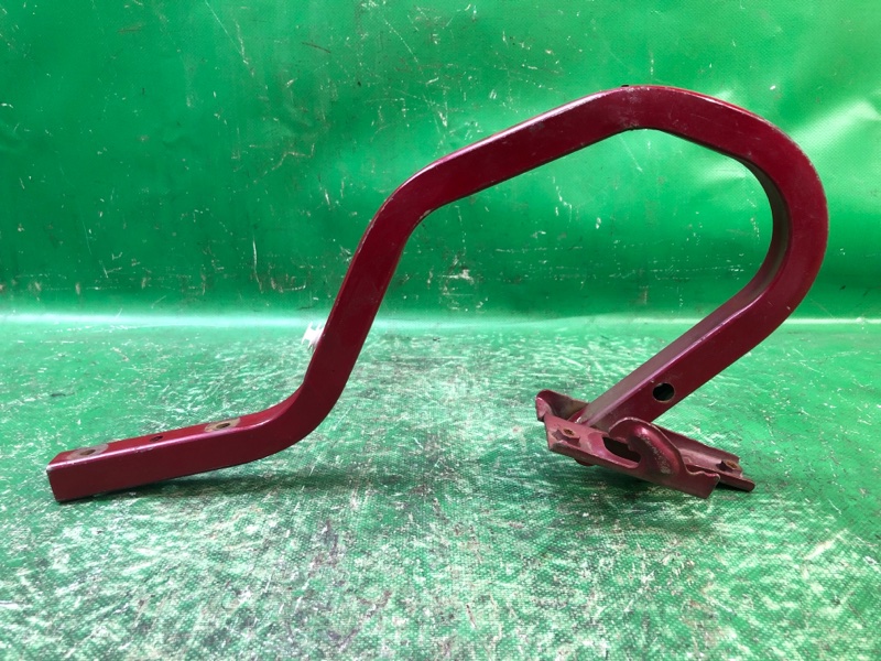 Петля крышки багажника задняя правая LEXUS IS300 99-05 2000 JCE10L 3.0 2JZGE 6451053011 Б/У