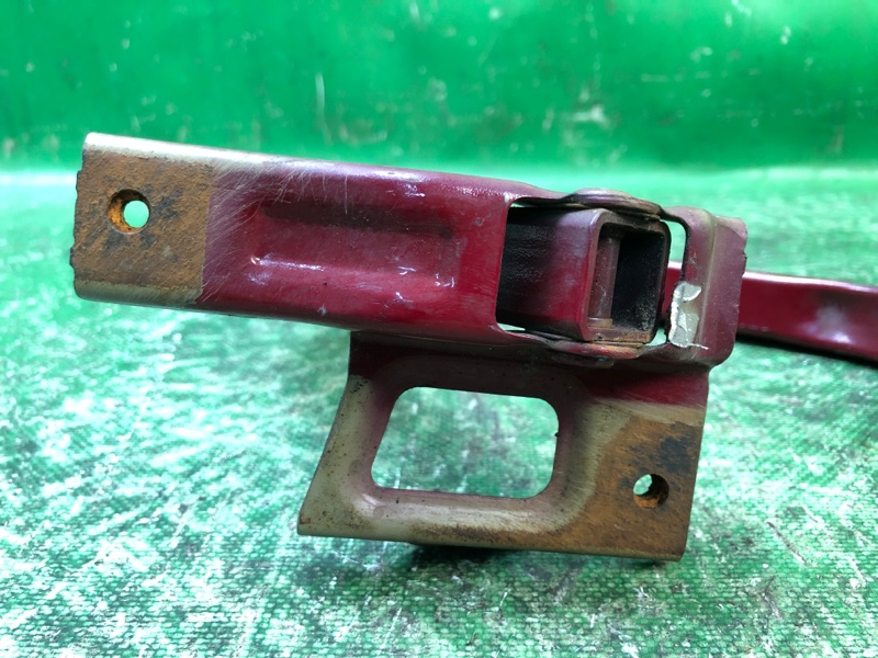 Петля крышки багажника задняя правая IS300 99-05 2000 JCE10L 3.0 2JZGE