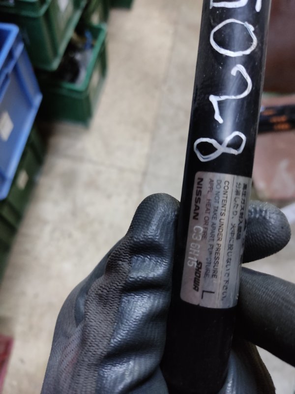 Амортизатор крышки багажника левый TIIDA/VERSA C11 04-11