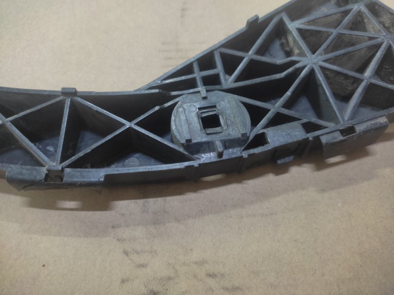 Кронштейн заднего бампера задний правый PRIUS - 20 03-11