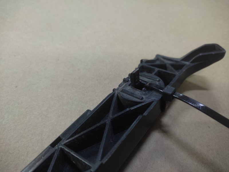 Кронштейн заднего бампера задний правый PRIUS - 20 03-11