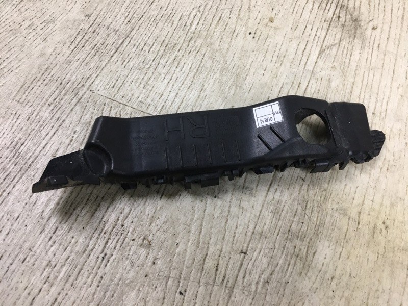 Кронштейн переднего бампера передний правый ELANTRA AD 16-