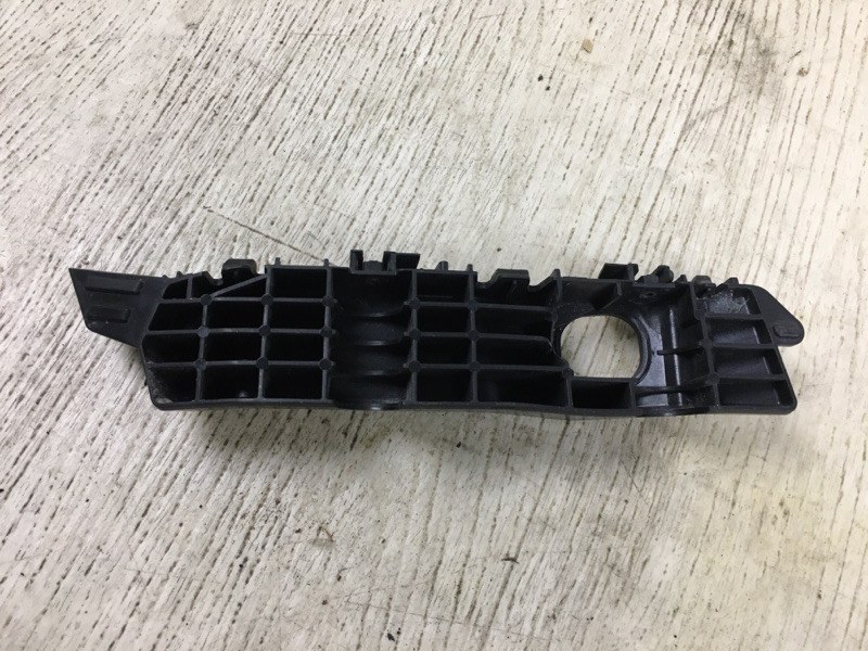 Кронштейн переднего бампера передний правый HYUNDAI ELANTRA AD 16-