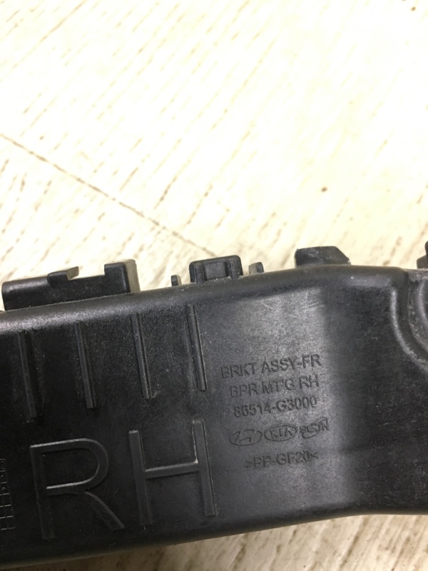 Кронштейн переднего бампера передний правый ELANTRA AD 16-