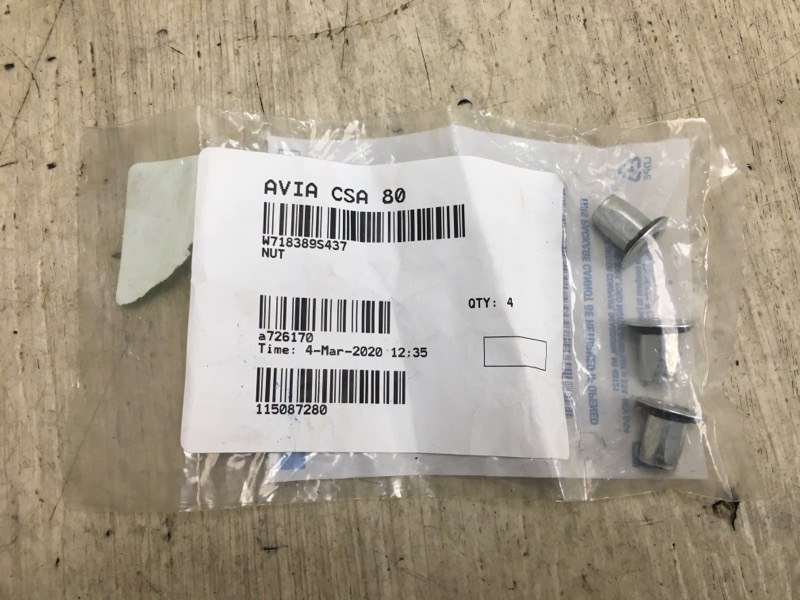 Клипса крепежная (андапки) FORD MUSTANG 15- W718389S437 новая