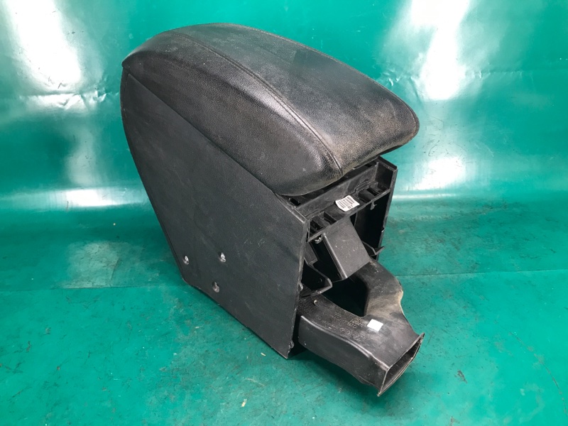 Подлокотник HYUNDAI SONATA YF 10-14 2013 Седан 2.4 G4KK 84660-3S100RY Б/У