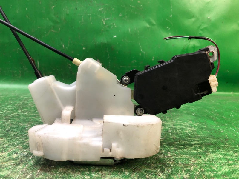 Замок двери передний правый FORESTER SG 02-07 Замок двери передний правый FORESTER SG 02-07