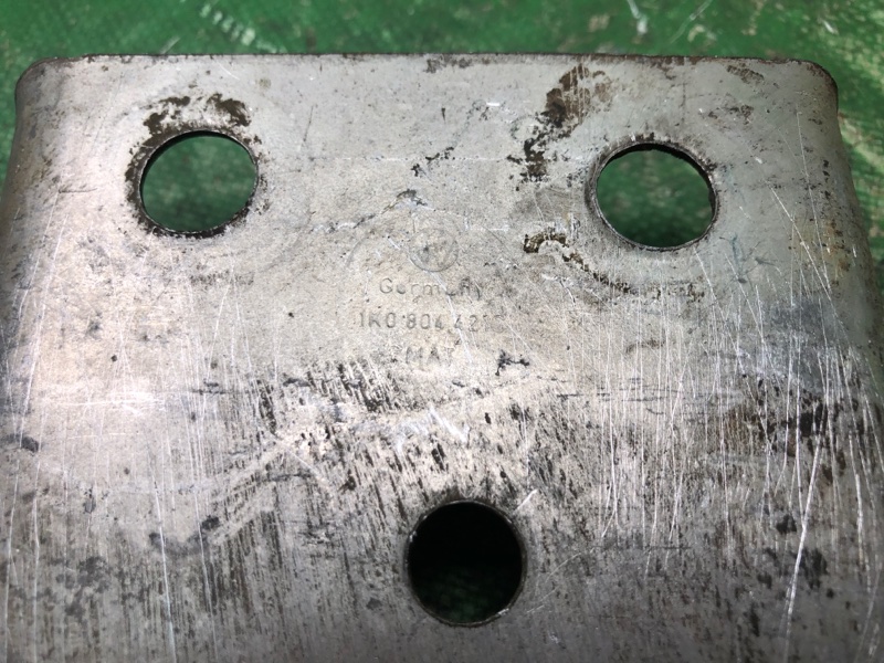 Кронштейн JETTA USA 10-17 2014