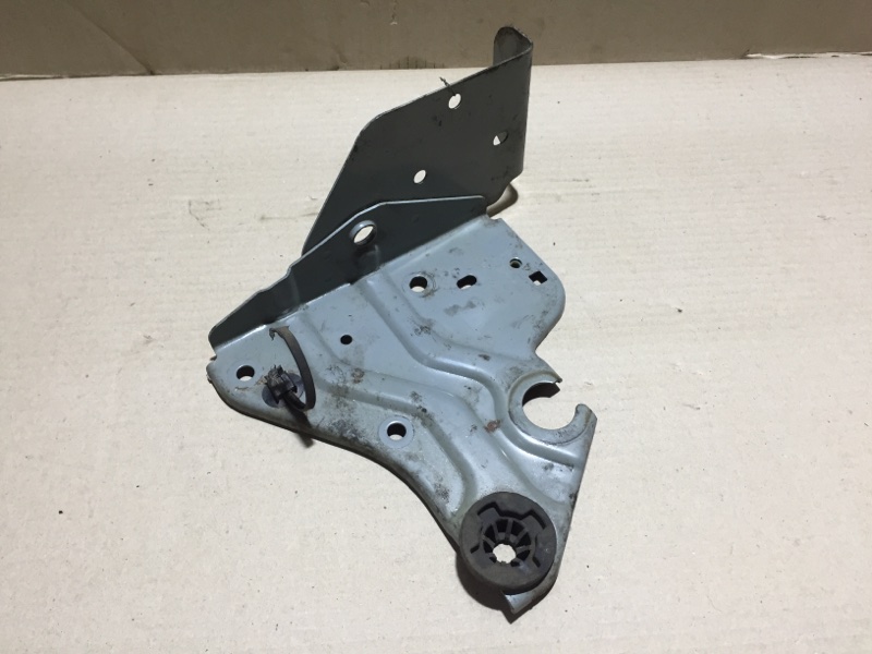 Полка аккумулятора NISSAN JUKE 10-19 64860-1KM0H Б/У