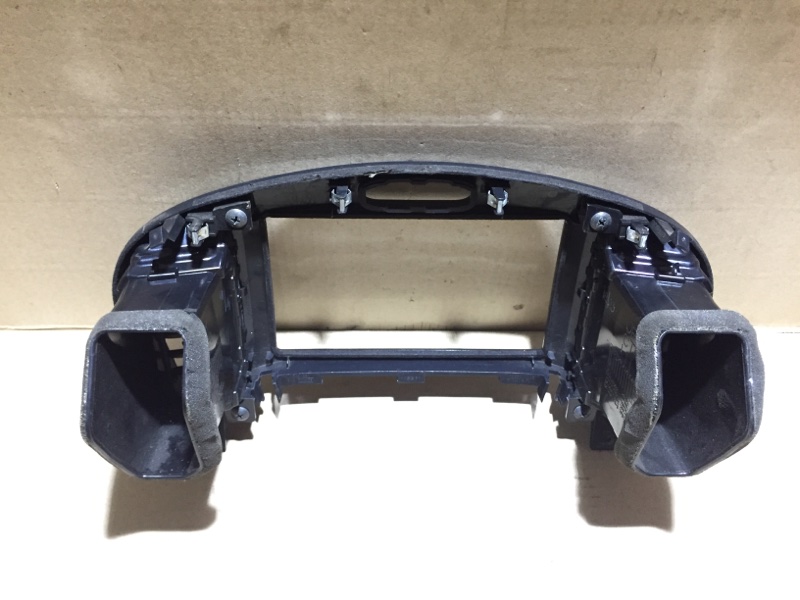 Накладка торпедо под магнитолу JUKE 10-19 F15