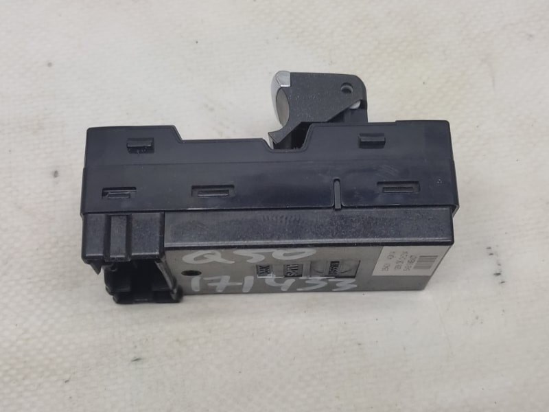 Кнопка стеклоподъемника задняя левая Q50 15-20 2016 Седан 3.0 VR30DDTT