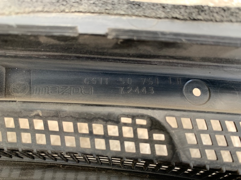 Пластик под лобовое стекло / Жабо левый 6 GH 07-12