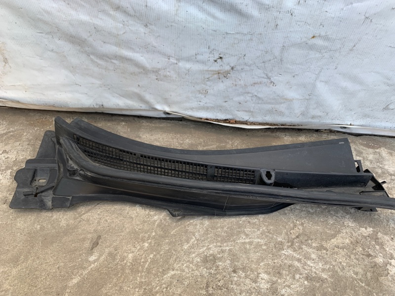 Пластик под лобовое стекло / Жабо правый 6 GH 07-12