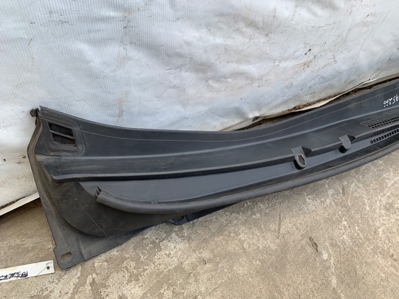 Пластик под лобовое стекло / Жабо LEGACY 09-15 BM