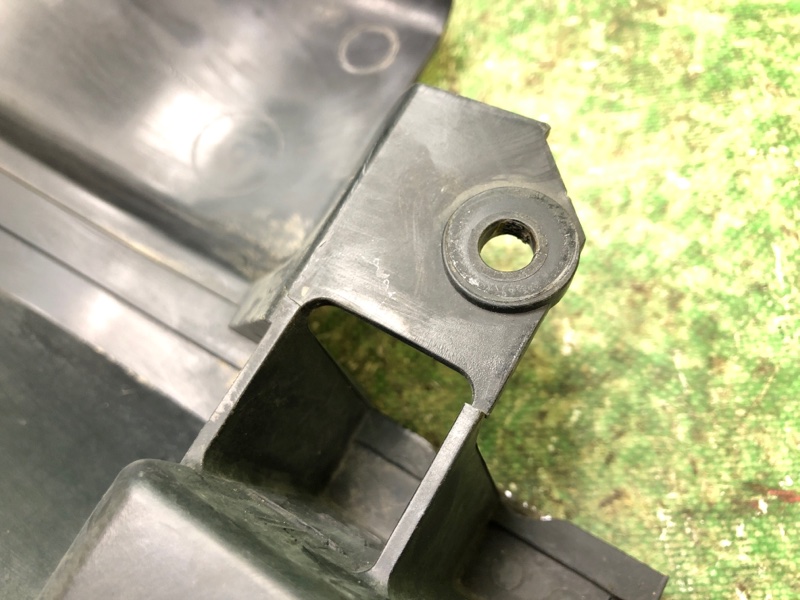 Пластик под лобовое стекло / Жабо правый EDGE 06-14 2012 Внедорожник 2.0