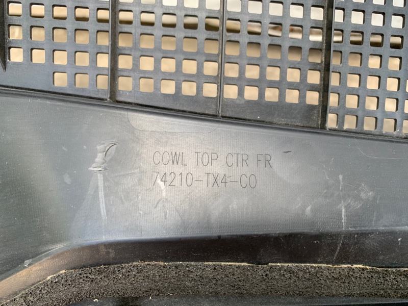 Пластик под лобовое стекло / Жабо RDX 12-19