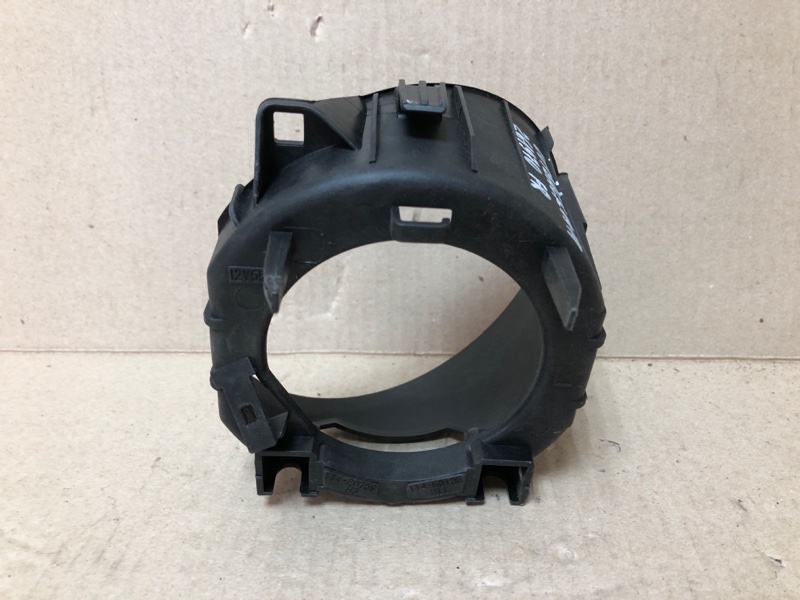 Кронштейн противотуманной фары передний левый OUTBACK 03-09 BP