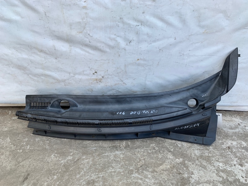 Запчасть пластик под лобовое стекло / жабо левый MITSUBISHI OUTLANDER XL 05-13 Б/У Пластик под лобовое стекло / Жабо левый MITSUBISHI OUTLANDER XL 05-13 Б/У