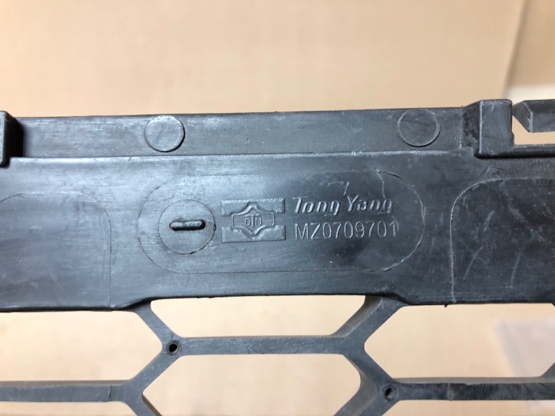 Решетка переднего бампера MAZDA 6 GG 02-07 Седан 2.3