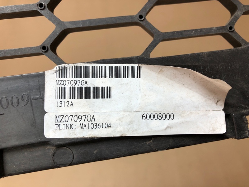 Решетка переднего бампера 6 GG 02-07 2008 Седан 2.3