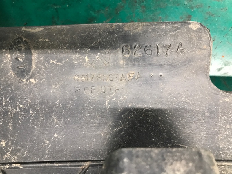 Пластик под лобовое стекло / Жабо JOURNEY 08-20 JC