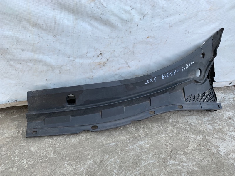 Пластик под лобовое стекло / Жабо левый MAZDA 3 BK 03-08